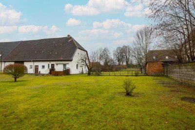 Landhaushälfte mit Scheune in Tessenow