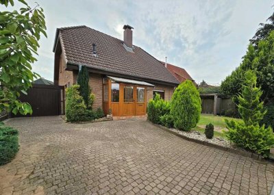 Neuer Preis! Charmantes Familienhaus mit Platz für Büro oder Einlieger!