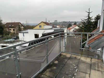 Exklusive 4-Zimmer-DG-Wohnung mit gehobener Innenausstattung mit Balkon in Esslingen am Neckar