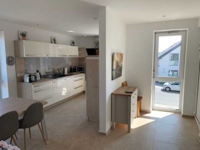 Furnished/Möbilierte, barrierefreie, Erdgeschosswohnung mit 2 Terrassen und Gartenanteil