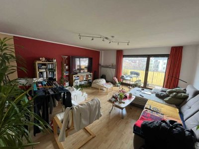 Exklusive 3-Zimmer-Wohnung mit Balkon und Blick auf die EZB in Frankfurt Ostend