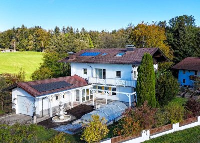 Charmantes Einfamilienhaus mit Einliegerwohnung und großem Garten in Schweighofen