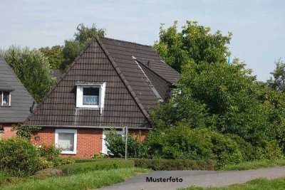 Einfamilienhaus, Garage, Gartenland