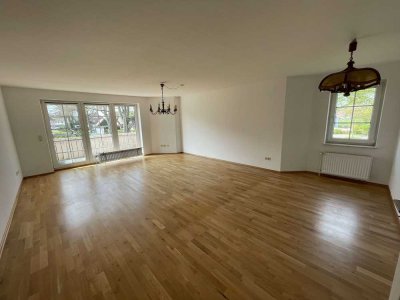 Modernisierte 3-Zi-Wohnung mit Balkon und Einbauküche in Delmenhorst mit Garage