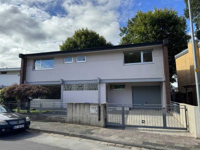 Unternehmervilla (Einfamilienhaus) mit luxuriöser Innenausstattung und EBK in Langen (Hessen)