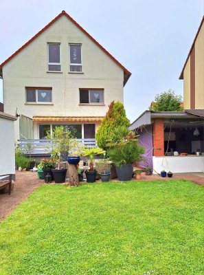 4 Fam.-Haus mit vielen Möglichkeiten / EFH + 3 Wohnungen mit Garten und Terrasse