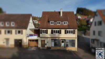 Wohnhaus mit Gewerbeeinheit und Garage in Sulzbach-Laufen