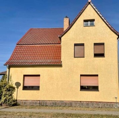 Einfamilienhaus mit Garage zu verkaufen