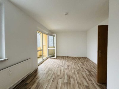 4 Zimmer, Küche, Bad, Balkon - modern und hell renoviert