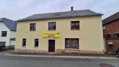 :-) geräumiges Einfamilienhaus in Treuen - Eich + Garagen + Gärtchen + Werstattt (-: