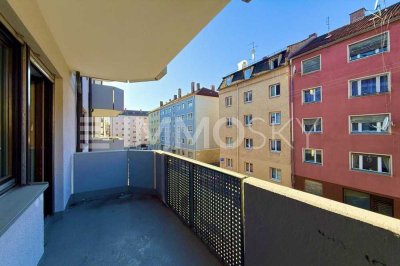 Leerstehende modernisierte Wohnung mit Balkon