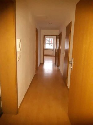 Zentral gelegene Dachgeschosswohnung 80qm 100qm Nutzfläche + Tiefgaragenstellplatz