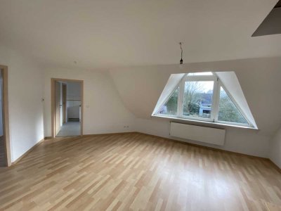 Lichdruchflutete 2-Zimmer-Dachgeschosswohnung in Heide