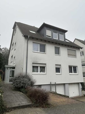 Individuelle Komfortwohnung mit Balkon am Schlosspark in Essen-Borbeck