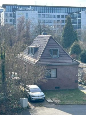 Renovierungsbedürftiges Einfamilienhaus mit großem Südgarten