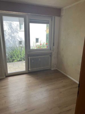 Frisch renovierte 4-Zimmer-Wohnung mit Balkon