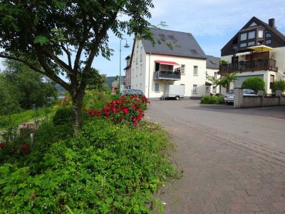 Wohnen mit Moselblick: Maisonette-Wohnung in traumhafter Lage