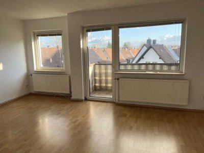 Gepflegte 2-Raum-Wohnung mit Balkon und Einbauküche in Sarstedt