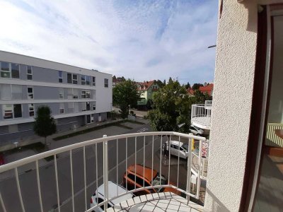 Renovierte 2-Zimmer-Wohnung mit Einbauküche und Balkon in Eningen unter Achalm