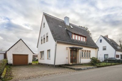 Zwei Familien oder doch für sich alleine - Freistehendes Zweifamilienhaus in Büttgen