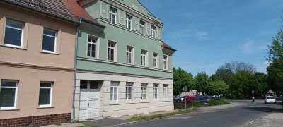 Attraktive, großzügige 2-Zimmer-Wohnung in Bitterfeld mit offener Küche in zentraler Lage