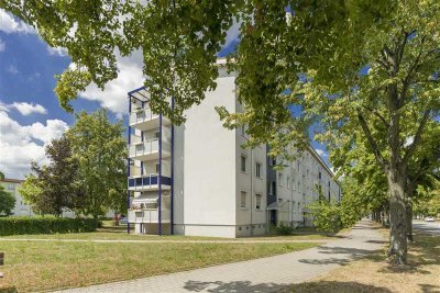 zentral gelegene 3-Raumwohnung mit Wanne und Balkon