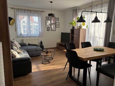 Stilvolle, neuwertige 2,5-Zimmer-Terrassenwohnung mit geh. Innenausstattung mit Balkon und EBK