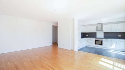 Top Sanierte Altbauwohnung - mit Sonnigem Balkon, Gäste WC & Einbauküche in Ruhiger Lage