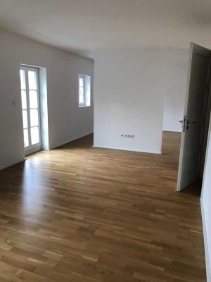 Hochwertige 2 Zimmer-Wohnung in saniertem Altbau in ruhiger Lage!!!