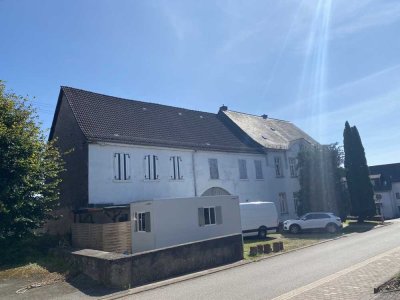 Ehemaliges Herrenhaus mit viel Platz ,innen wie außen