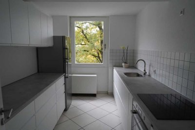 Renovierte 4,5-Zimmer-Wohnung mit Balkon und Einbauküche inkl. Tiefgaragenstellplatz in Heidelberg