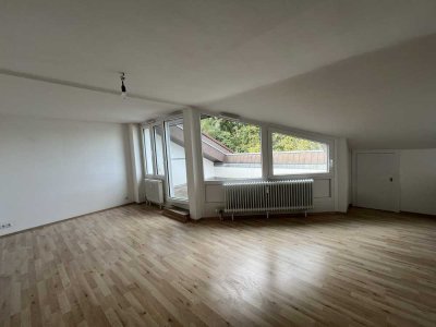 Sofort bezugsbereite 1,5-Zimmer-Dachgeschosswohnung in Freiburg im Breisgau