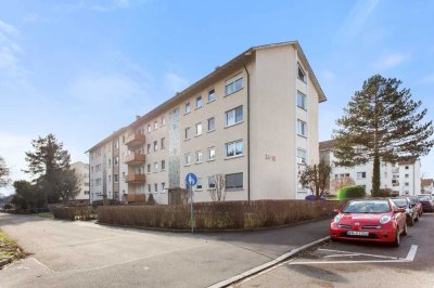 Helle und sehr gepflegte 4-Zimmer- Wohnung mit weitläufigem Balkon.