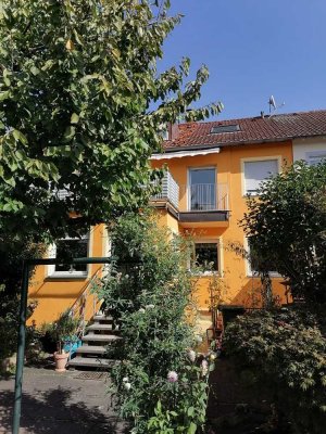 Zweifamilien-Reihenmittelhaus mit schönem Garten und Dachterrasse