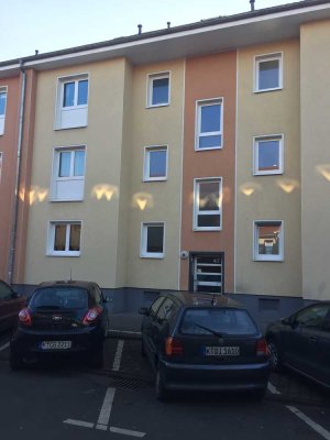 Sehr ruhige Wohnlage! Sanierte 2-Zimmer-Wohnung mit Balkon in Köln Höhenberg