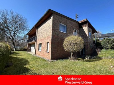 Wissen, Einfamilienhaus mit Einliegerwohnung am Waldrand, Garage, Garten, Panoramablick
