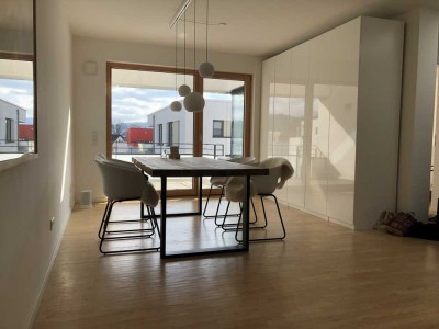 Geschmackvolle 3-Zimmer-Penthouse-Wohnung mit luxuriöser Innenausstattung und EBK in Offenburg