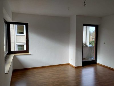 Wohnung mit zwei Zimmern sowie Balkon und Einbauküche in Lüneburg