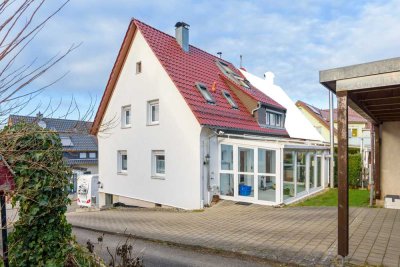 Doppelhaushälfte in ruhiger Lage mit Wintergarten und Carport