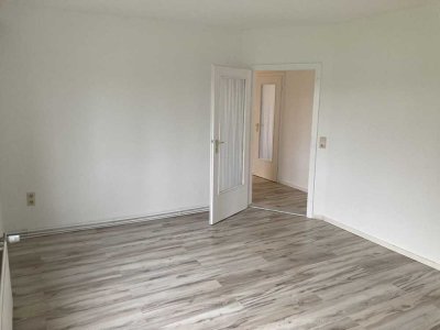 helle, frisch renovierte 3 bzw. 4 Zimmer Wohnung, inkl. neuer Einbauküche