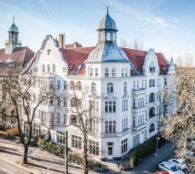 Geräumige, geschmackvolle und sanierte 5-Raum-Altbauwohnung mit Balkon und EBK