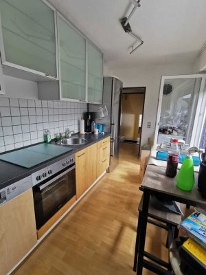 Freundliche und sanierte 2-Zimmer-Wohnung mit Balkon und EBK in Leinburg