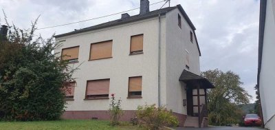 ZU RENOVIERENDES HAUS MIT GROSSEM GRUNDSTÜCK