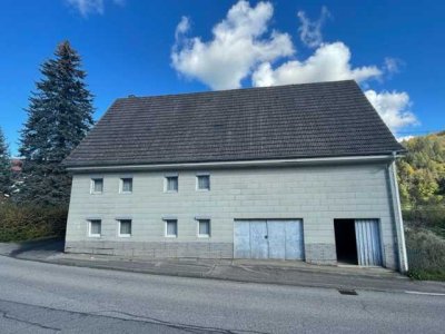 Attraktives 2 Familienhaus mit Scheune, Garage und Werkstatt !