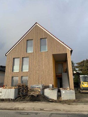 Stilvolle 6-Zimmer-Maisonette-Wohnung mit geh. Ausstattung mit Dachterrasse in München Lochhausen