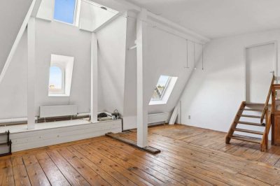 Wohnjuwel mit Loft-Atmosphäre und Gestaltungsfreiheit - Altbau-Dachgeschosswohnung in Schöneberg