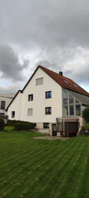 Attraktive 8-Zimmer-Wohnung/Haus mit gehobener Innenausstattung mit Einbauküche in Schopfloch