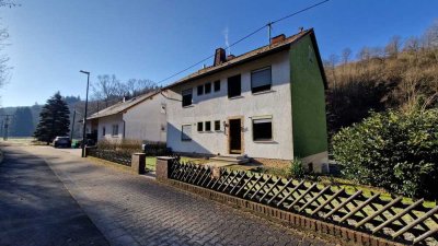 Attraktives 2-Familien-Haus mit sechs Zimmern in 65388, Schlangenbad