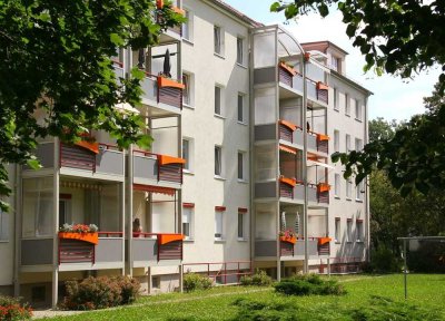 Dachgeschoss-Wohnung mit Einbauküche und individuell geschnitten