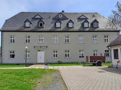 Große helle Wohnung im Schloss